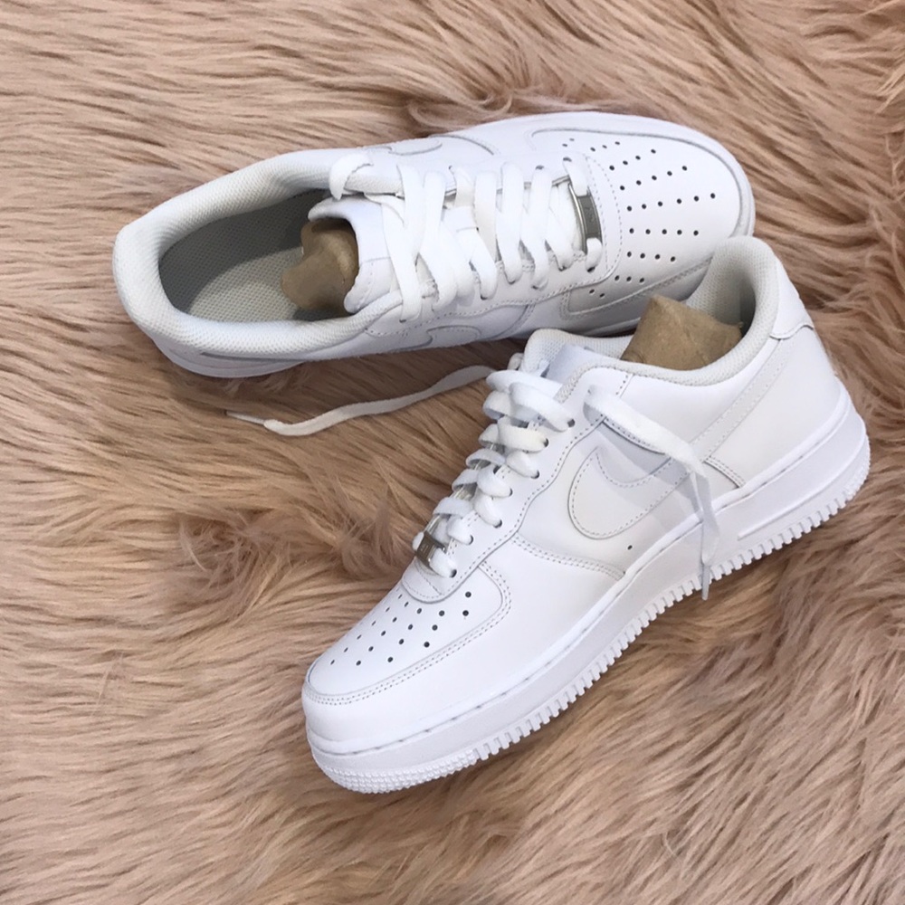 Brand new Nike Air Force 1 ‘07 sneaker triple wht